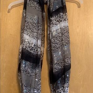 Buckle infinity scarf